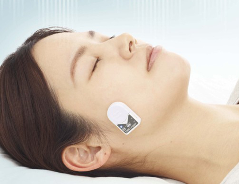 東京の歯医者、高輪歯科の睡眠歯科医療サービス、オーラルスリープ™で、睡眠筋電計